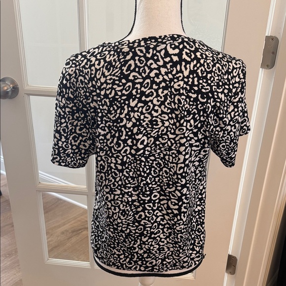 Dee Elly Leopard Print Women's Short Sleeve Top, Size Medium - Picture 4 of 6
